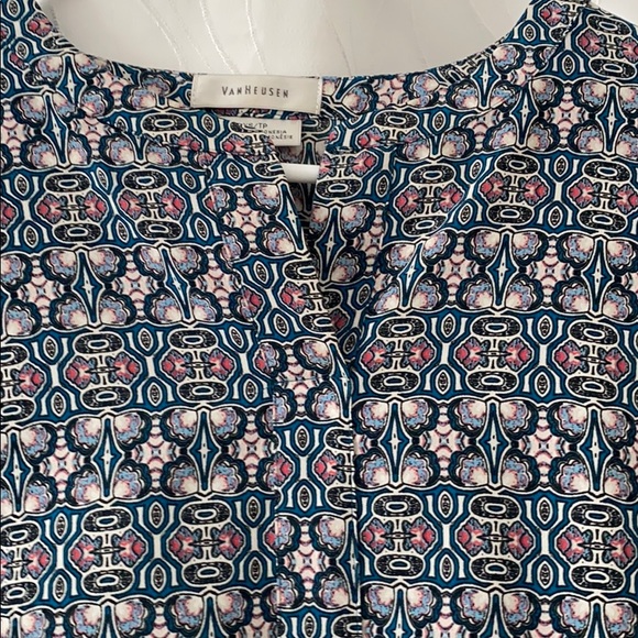 Van Heusen blouse - Picture 2 of 3